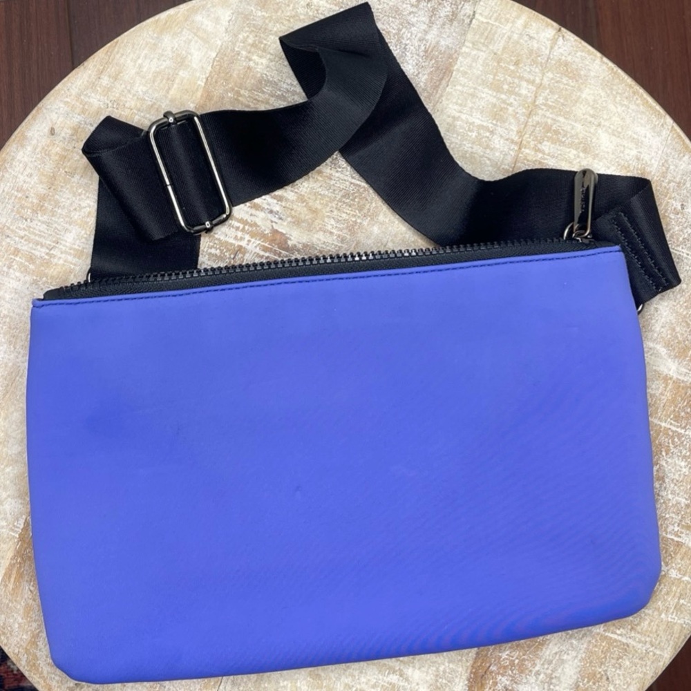 The Caraa x Athleta Cobalt Blue Neoprene Crossbody Bag GUC